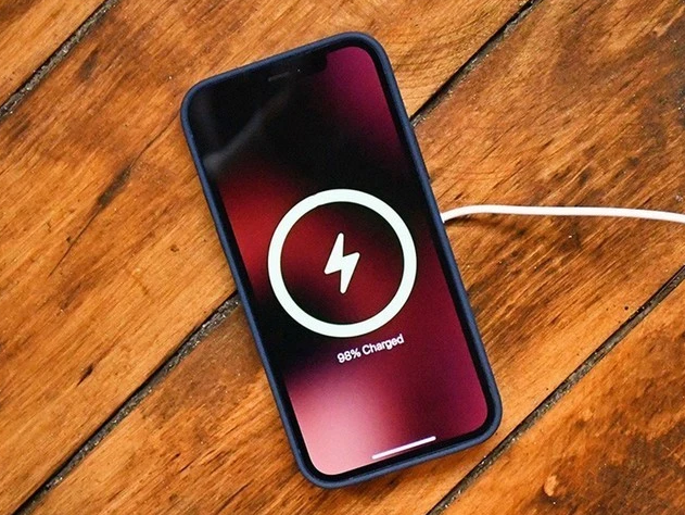 华南热作学院苹果手机维修分享iPhone 12可以随便充电吗 